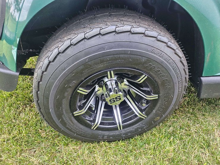 e-z-go-electric-golf-cart-image-15