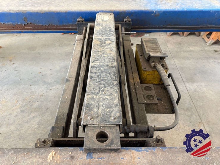 2014-bendpak-hds-14x-14,000-lb.-extended-four-post-vehicle-lift-with-dual-rolling-bridge-jacks-image-15