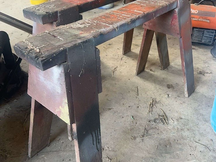 industrial-style-wooden-workshop-sawhorses-and-plywood-board-image-3