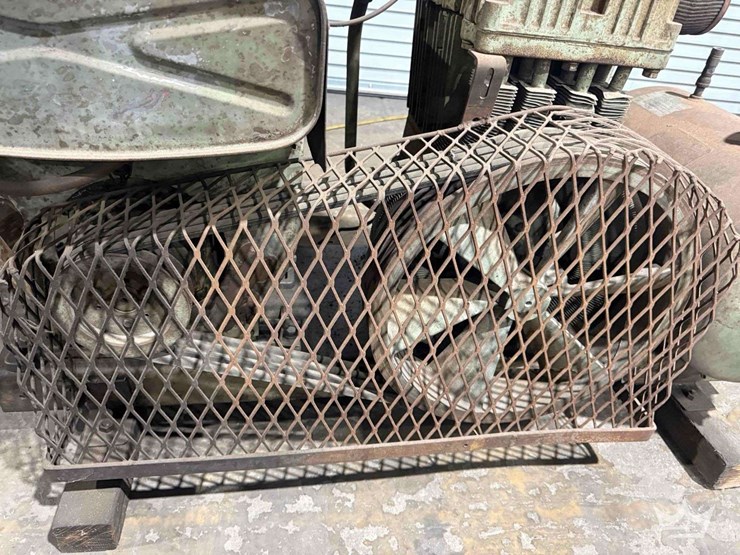 binks-gasoline-air-compressor-image-15