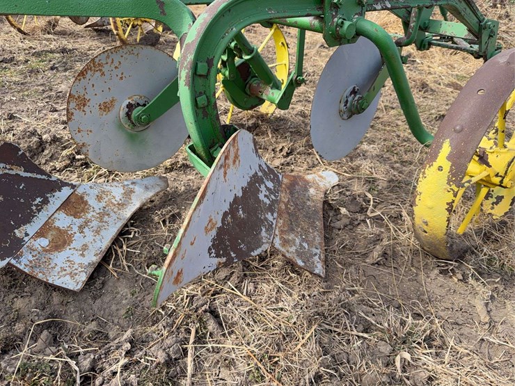 john-deere-pull-type-two-bottom-plow-image-12
