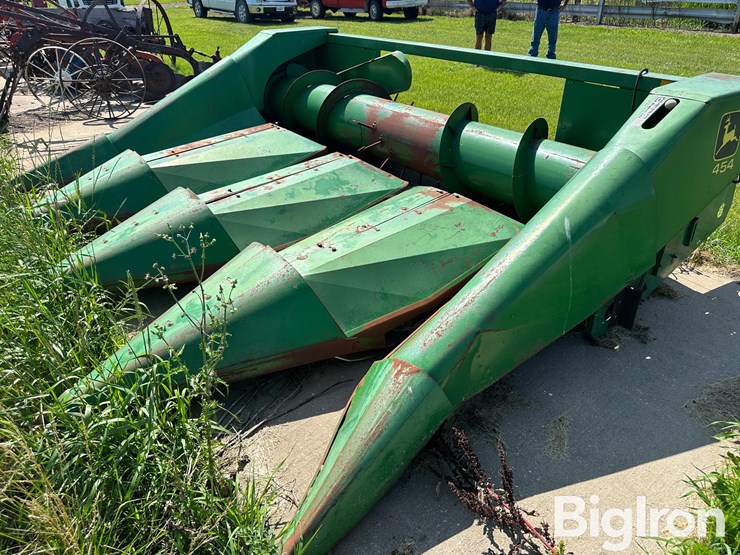 john-deere-454-image-1