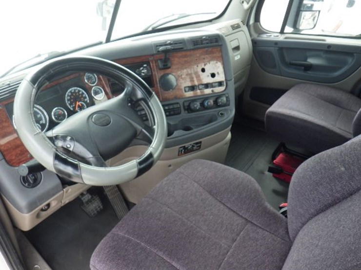 2016-freightliner-cascadia-125-evolution-image-14