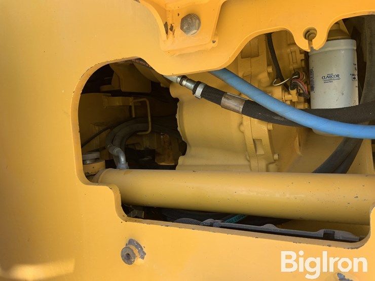 2017-deere-624k-image-19