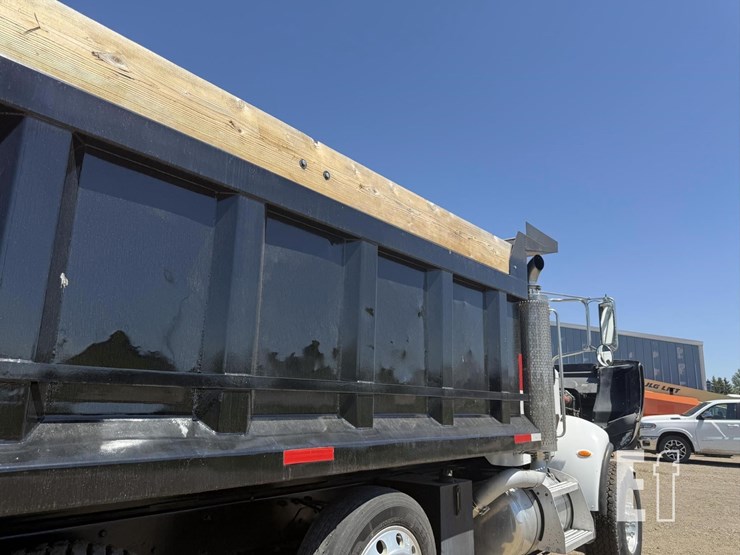 2005-peterbilt-335-image-43