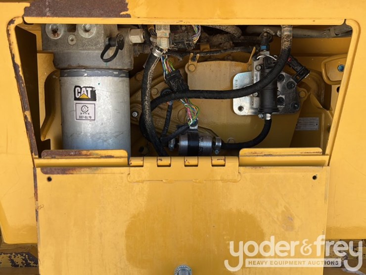 2018-caterpillar-d6n-lgp-image-38