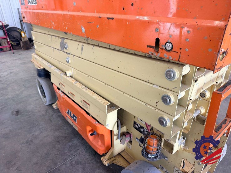 2017-jlg-2632es-image-26