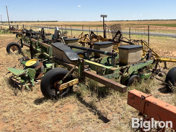 john-deere-7300-image-1