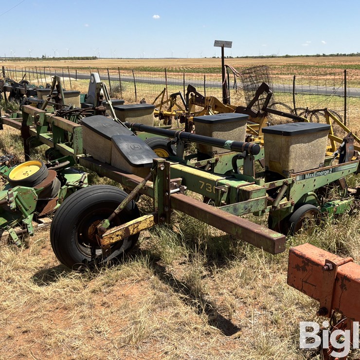JOHN DEERE 7300