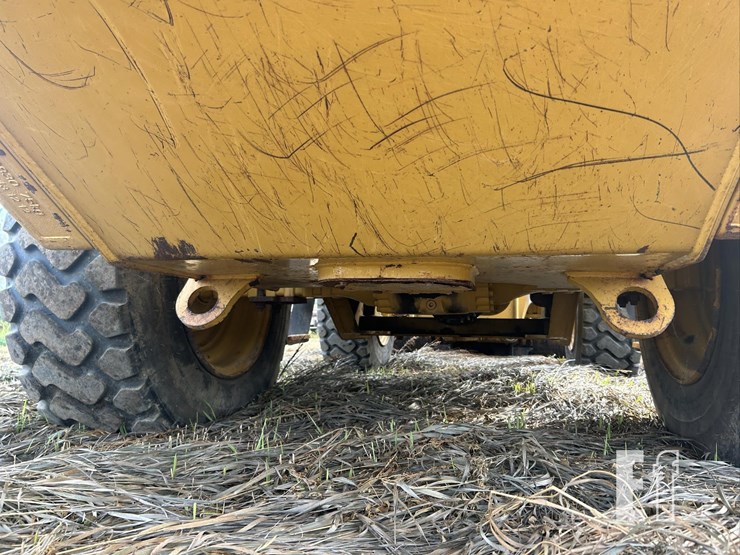 2015-caterpillar-910k-image-38