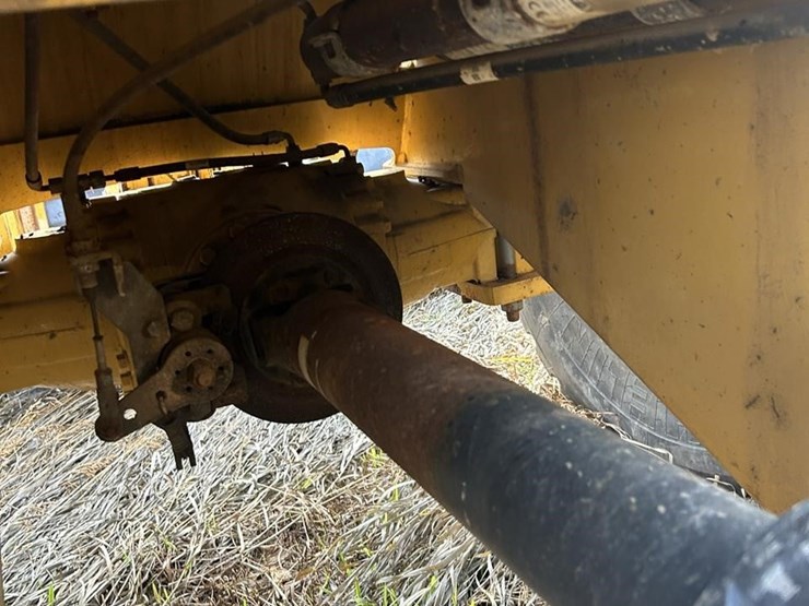 2015-caterpillar-910k-image-21