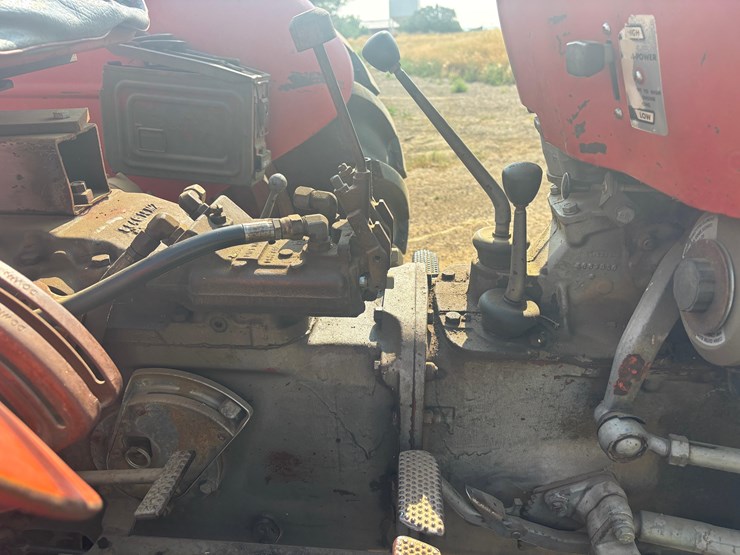 massey-ferguson-135-image-16