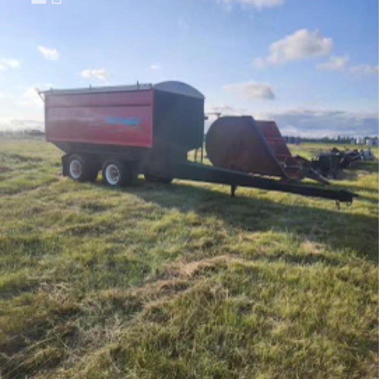 1986 CRYSTAL PUP GRAIN TRAILER