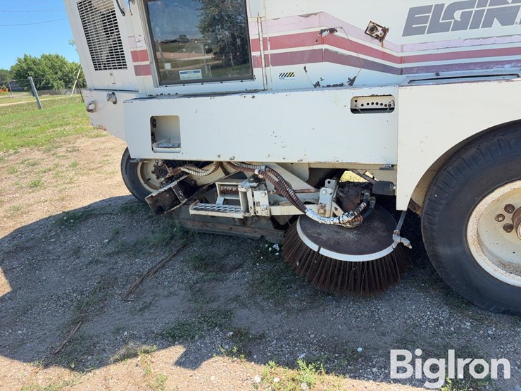 1990-elgin-pelican-image-18