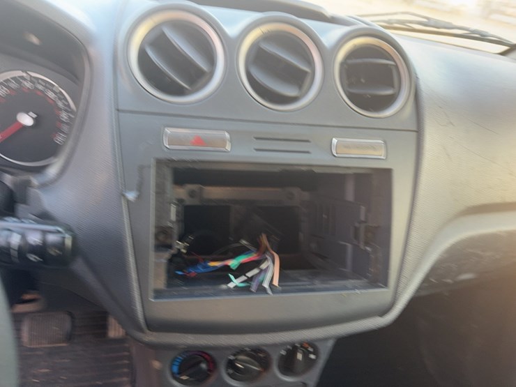 2010-ford-transit-connect-image-30