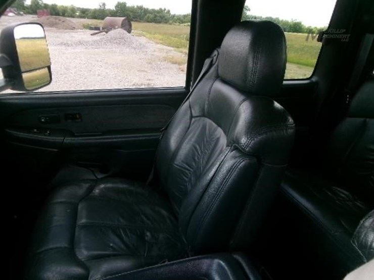 2001-chevrolet-silverado-3500-image-24