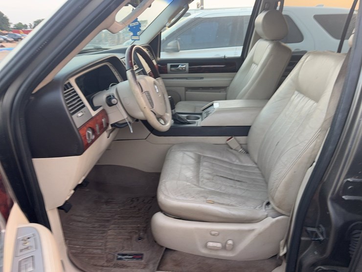 2003-lincoln-navigator-image-25