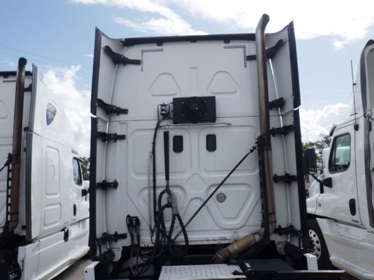 2017-freightliner-cascadia-125-evolution-image-14