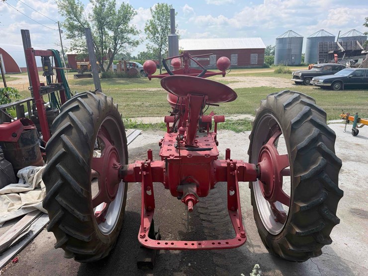 mccormick-farmall-h-tractor-image-4