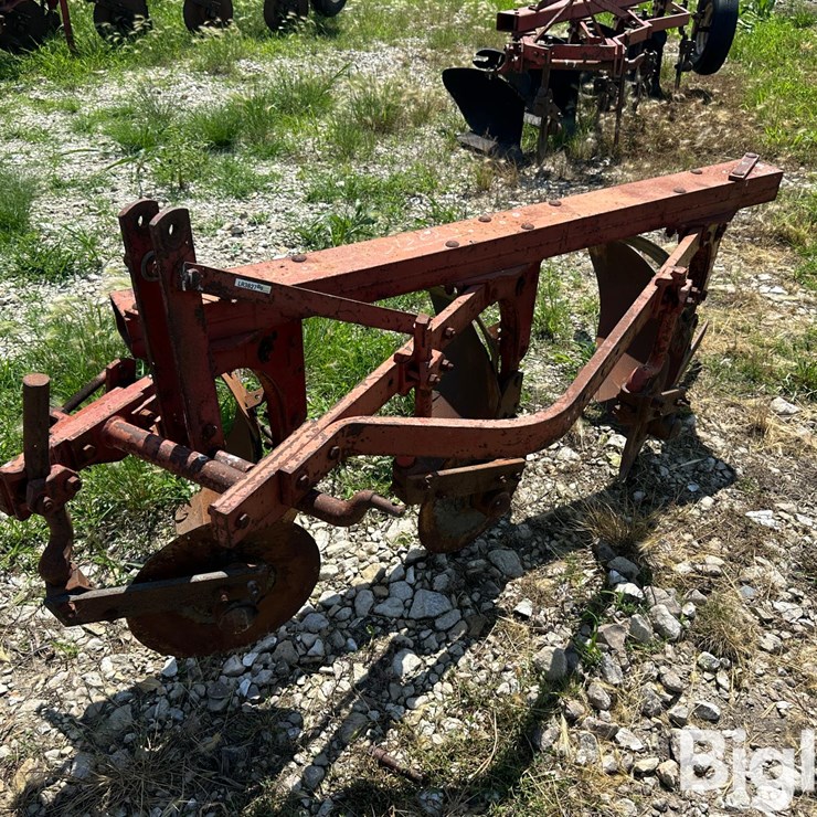INTERNATIONAL 530