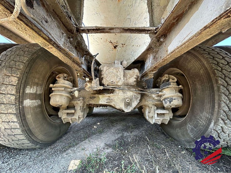 1992-mack-dm600gk-rear-discharge-concrete-mixer-truck-image-79