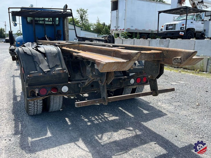 2008-peterbilt-340-image-35