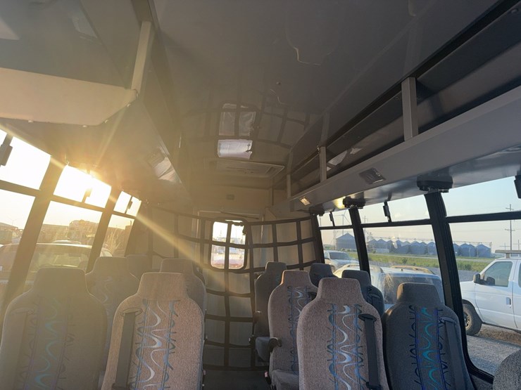 2006-ford-e450-image-40