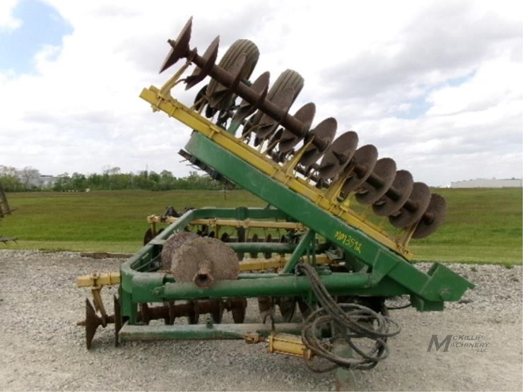 john-deere-220-image-5
