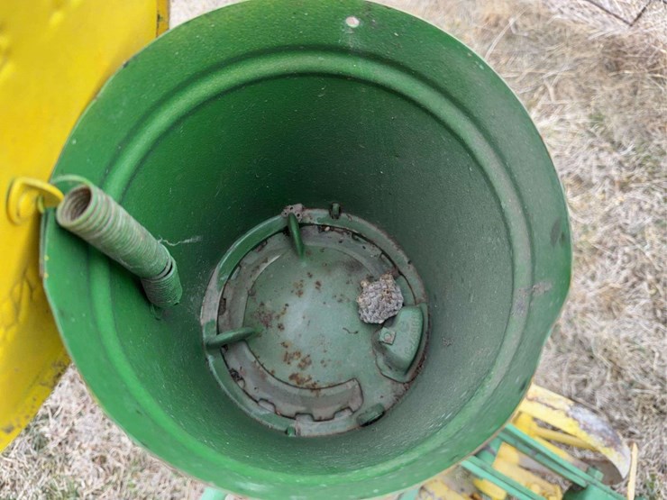 john-deere-pull-type-two-row-planter-image-22