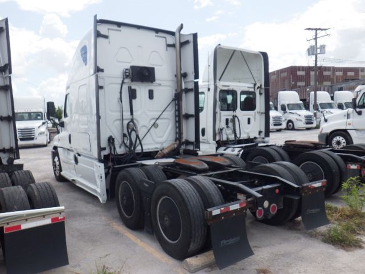 2017-freightliner-cascadia-125-evolution-image-15