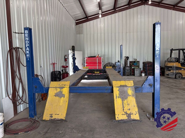 2014-bendpak-hds-14x-14,000-lb.-extended-four-post-vehicle-lift-with-dual-rolling-bridge-jacks-image-5