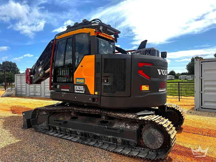 2025-volvo-ecr235e-tunnel-boom-hydraulic-excavator-image-4