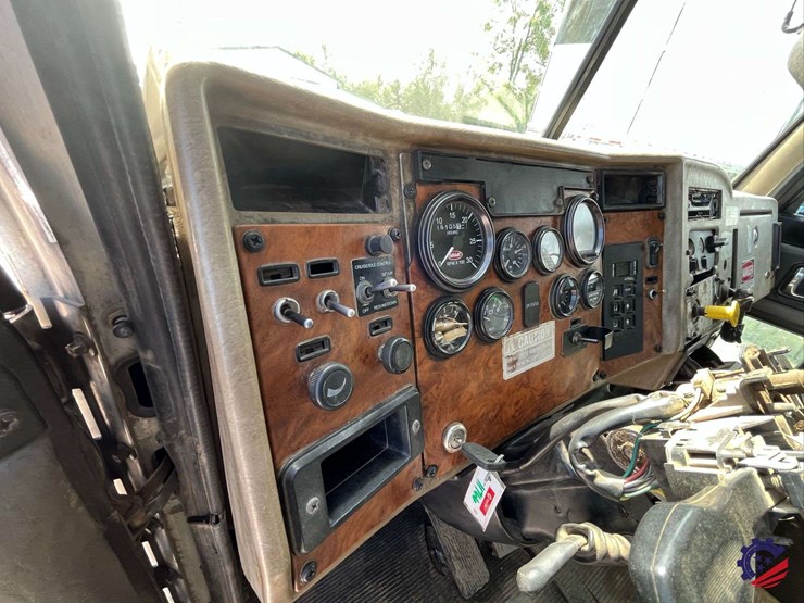 2008-peterbilt-340-image-78
