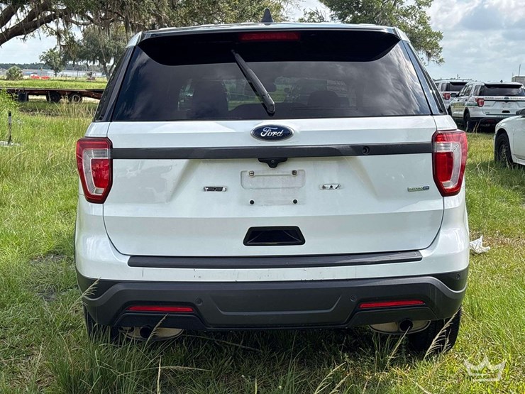 2018-ford-explorer-image-21
