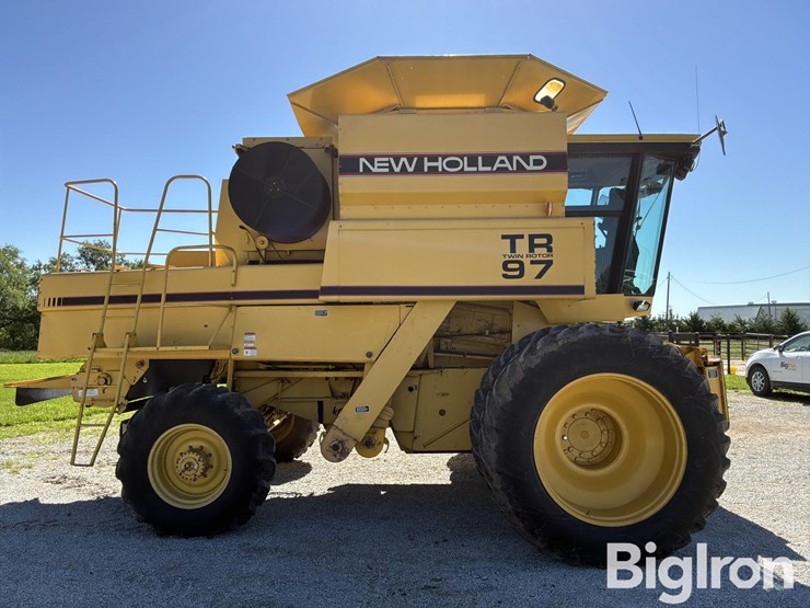 1995-new-holland-tr97-image-4