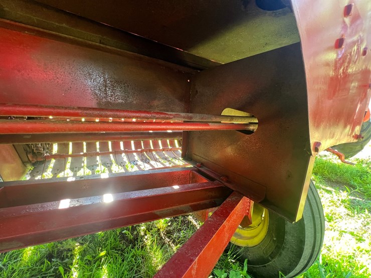 #9902-•-new-holland-square-baler-image-8