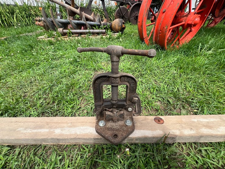 #9960-•-antique-vise-and-sweep-image-2