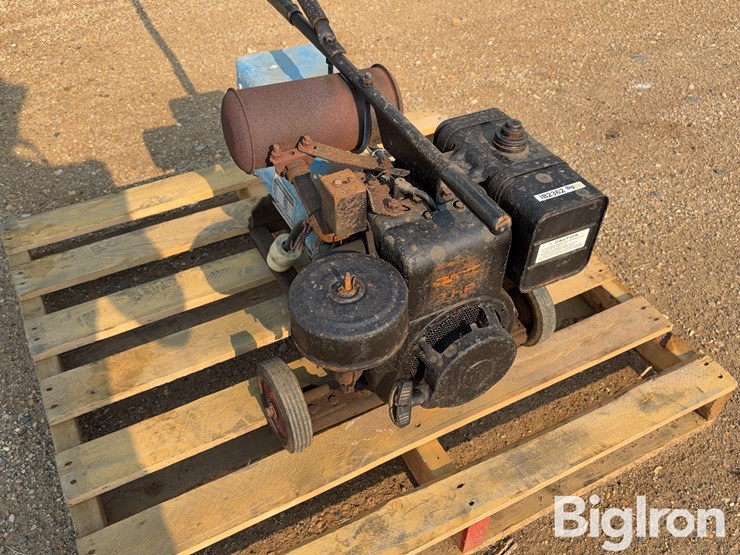 generac-3750-watt-gas-powered-generator-image-10
