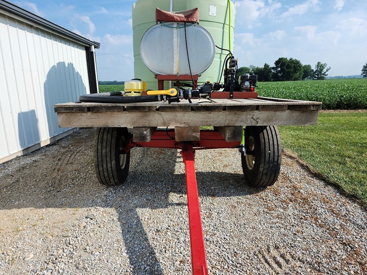 spray-wagon-on-unverferth-mccurdy-g12-running-gear-with-native-flat-rack-image-19
