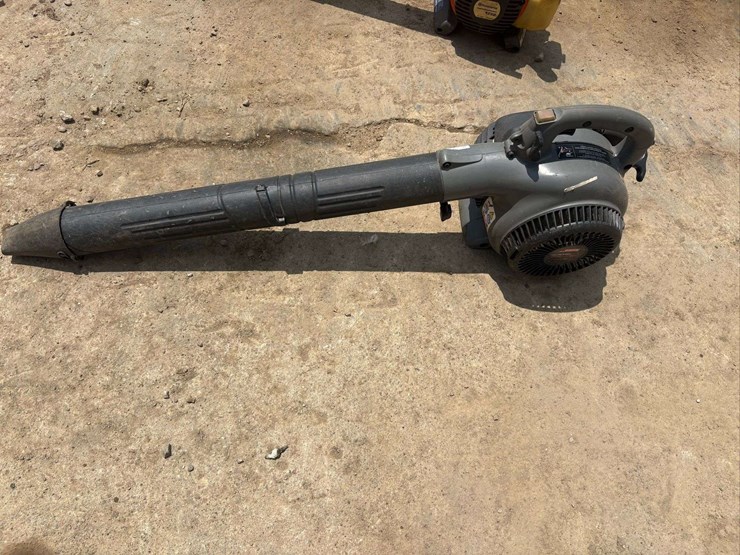 craftsman-gas-powered-leaf-blower-image-1