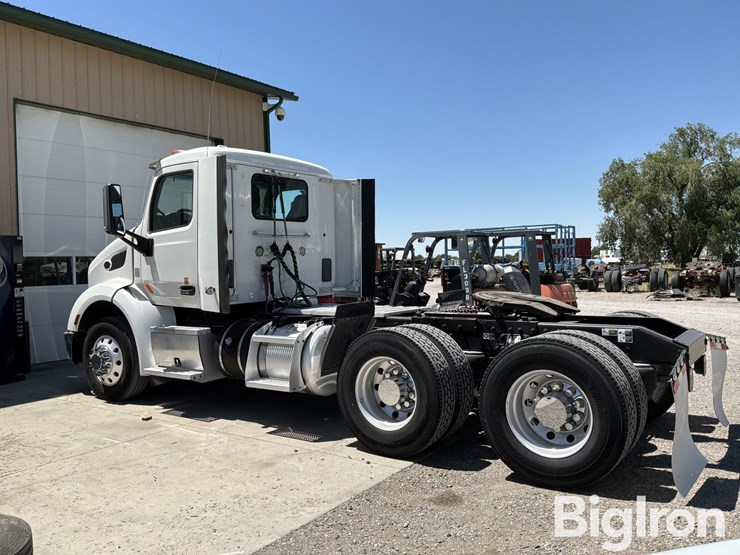 2015-peterbilt-579-image-7