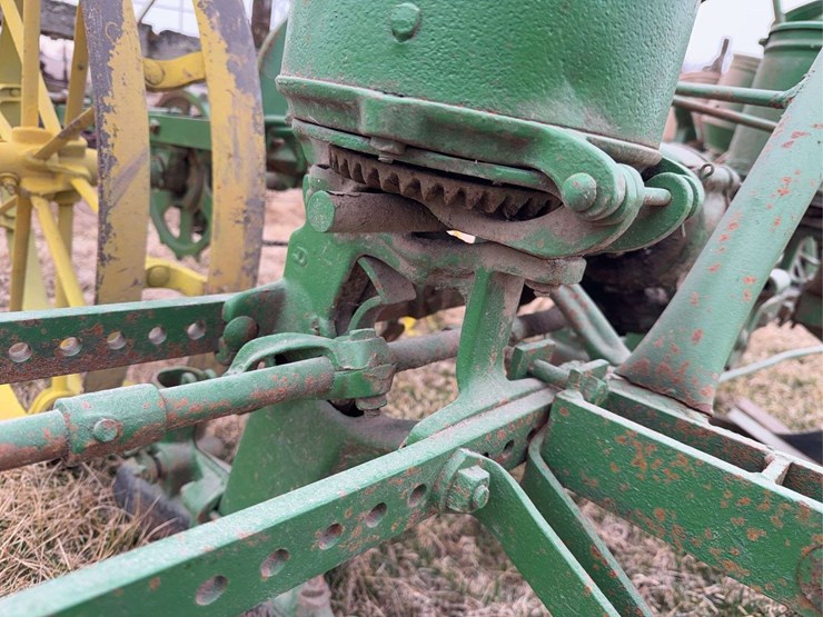 john-deere-two-row-planter-image-10
