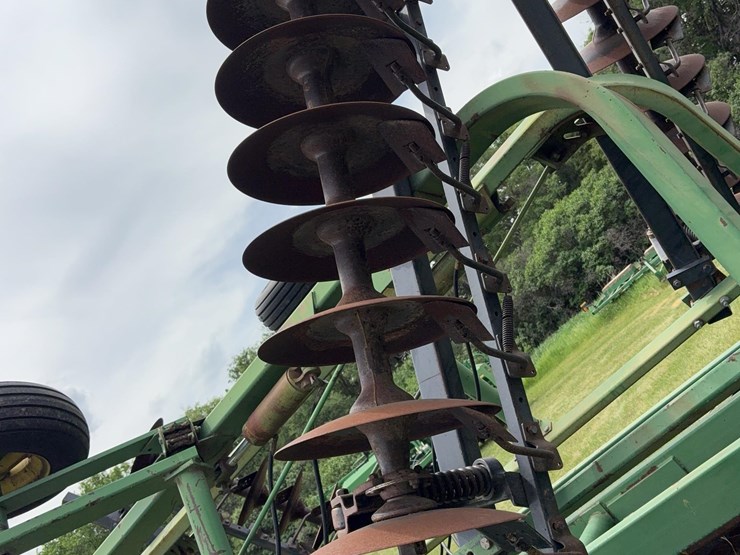 john-deere-235-image-19