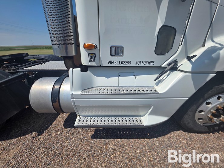 2003-freightliner-columbia-120-image-13