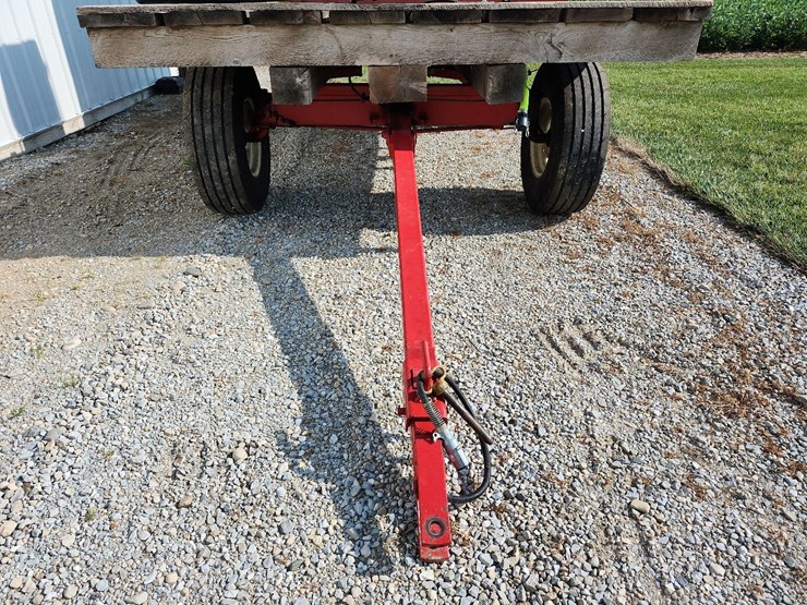 spray-wagon-on-unverferth-mccurdy-g12-running-gear-with-native-flat-rack-image-18