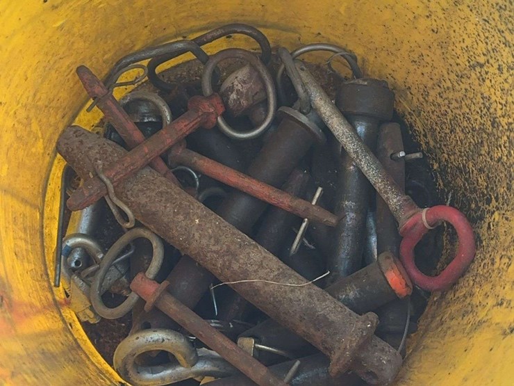 assorted-tractor-hitch-pins-including-double-locking-lockhitch-pin-image-4