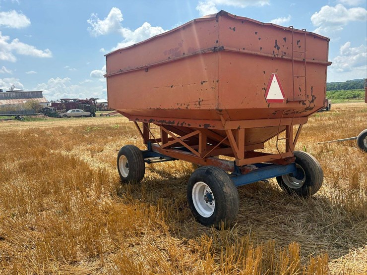 250-bushel-gravity-bed-wagon-image-3