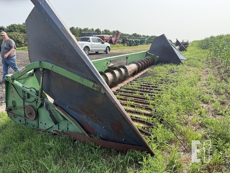john-deere-230-image-6