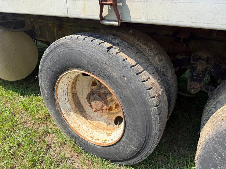 #52611-•-1985-freightliner-single-cab-t/a-fertilizer-truck-2fupysyb5fh254590-inv#52611-image-8