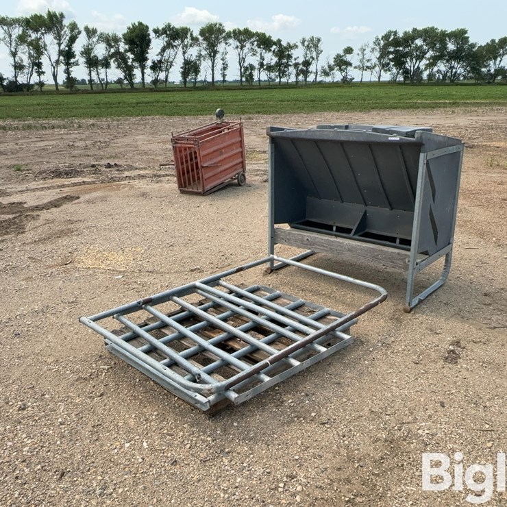 Behlen Poly Creep Feeder
